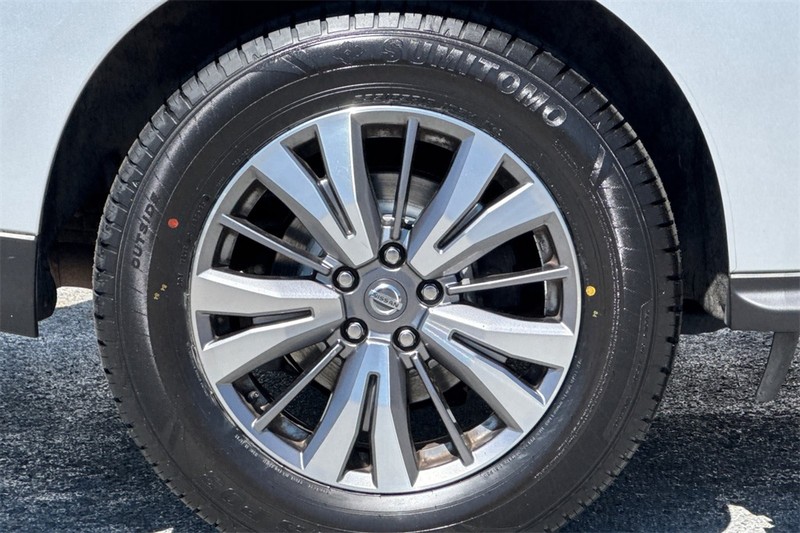 Nissan Pathfinder Vehicle Full-screen Gallery Image 26