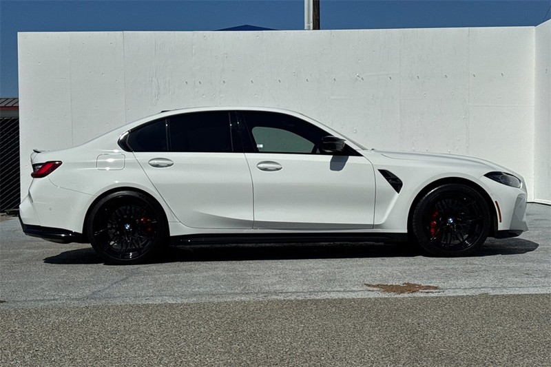 BMW M3 Vehicle Full-screen Gallery Image 03