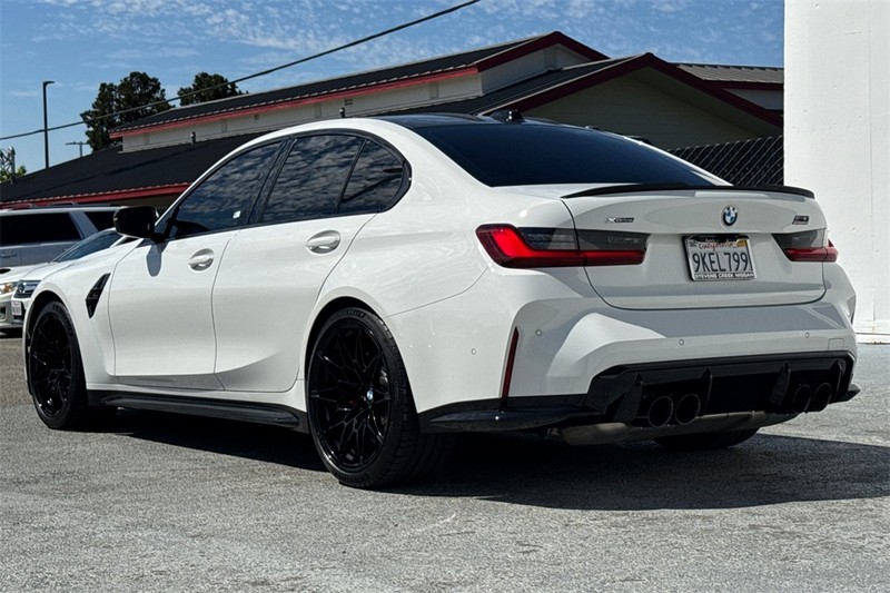 BMW M3 Vehicle Full-screen Gallery Image 06