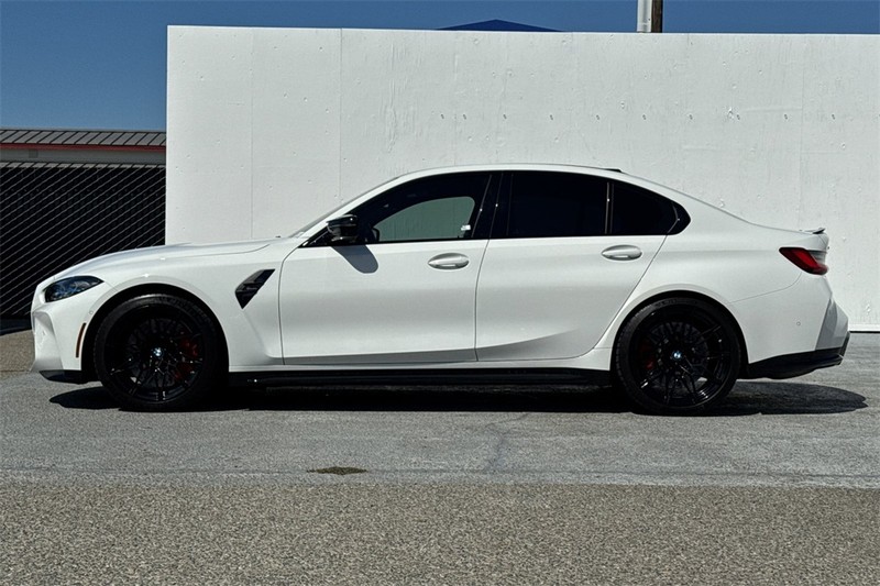 BMW M3 Vehicle Full-screen Gallery Image 07