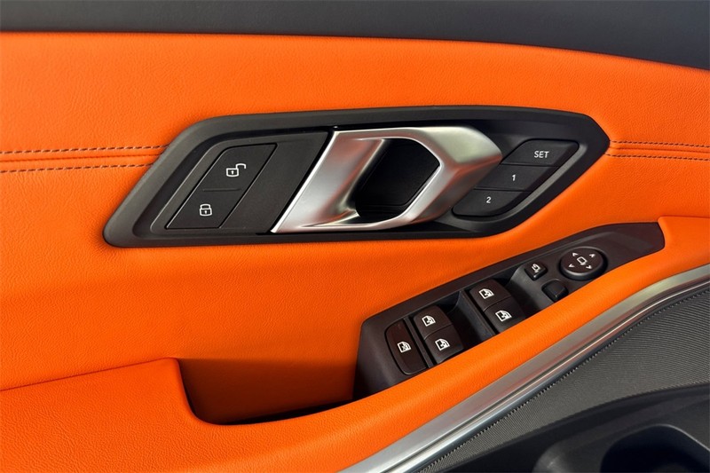 BMW M3 Vehicle Full-screen Gallery Image 11