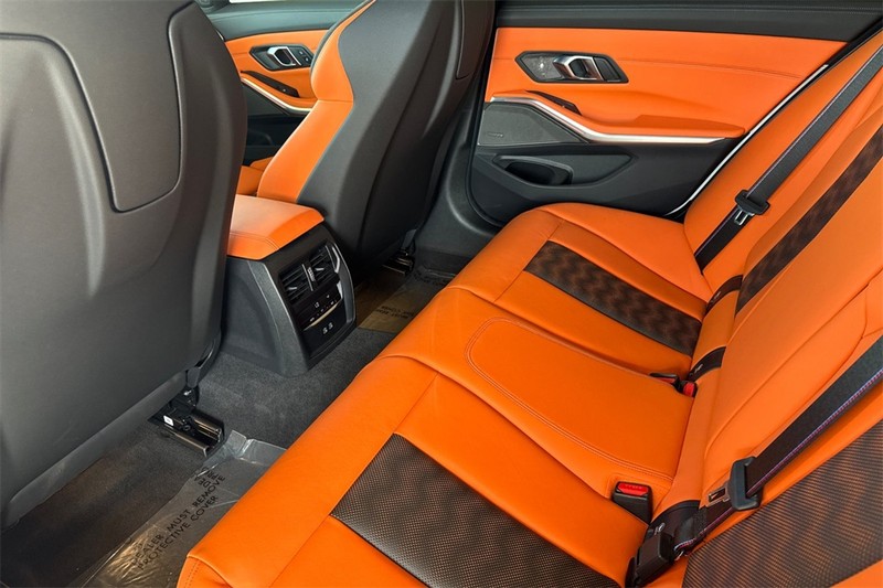 BMW M3 Vehicle Full-screen Gallery Image 12