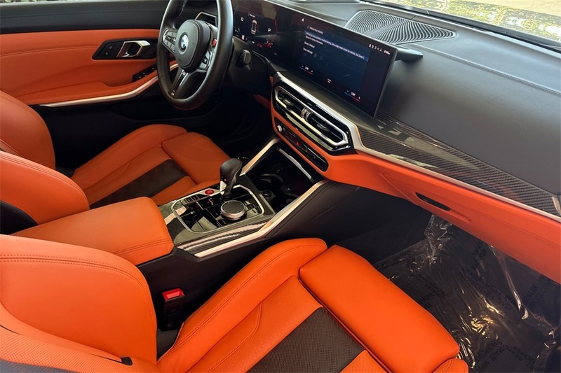 BMW M3 Vehicle Full-screen Gallery Image 15
