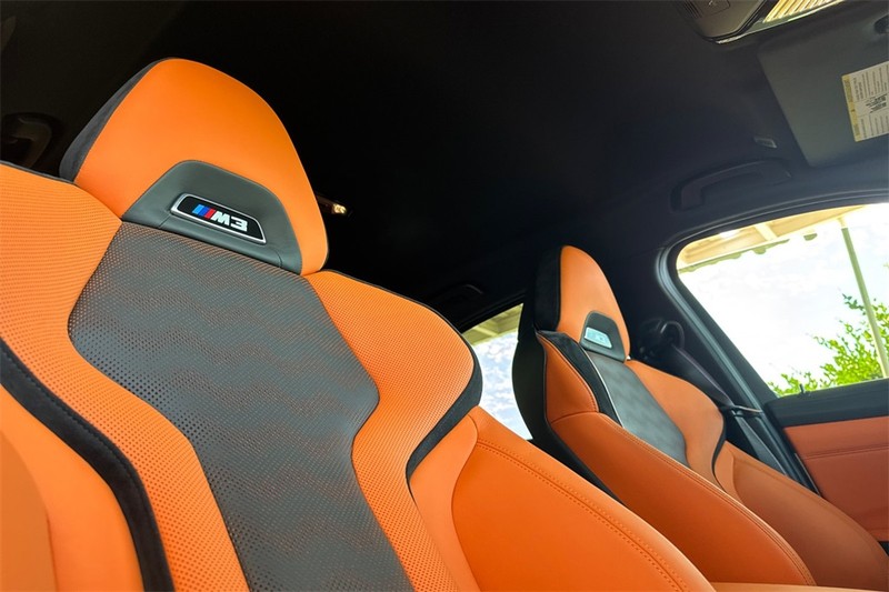 BMW M3 Vehicle Full-screen Gallery Image 16