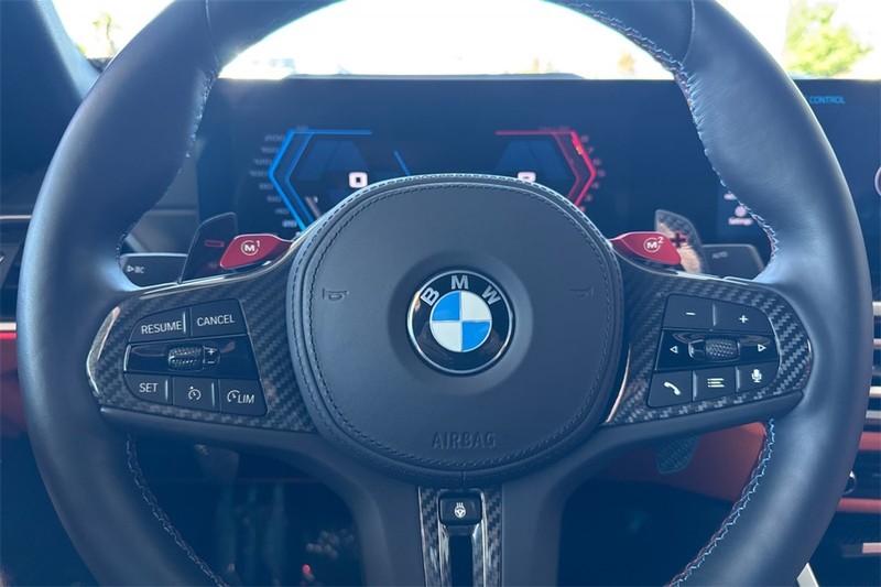 BMW M3 Vehicle Full-screen Gallery Image 23