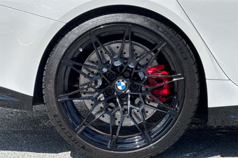 BMW M3 Vehicle Full-screen Gallery Image 26