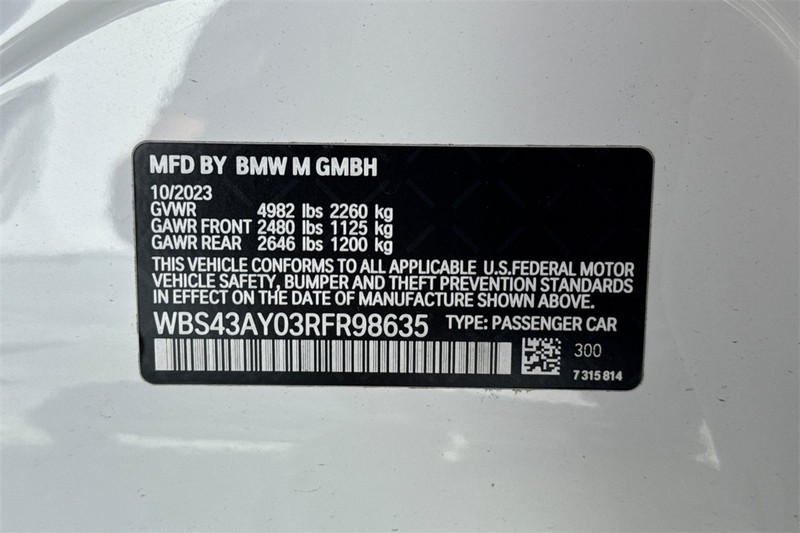 BMW M3 Vehicle Full-screen Gallery Image 28