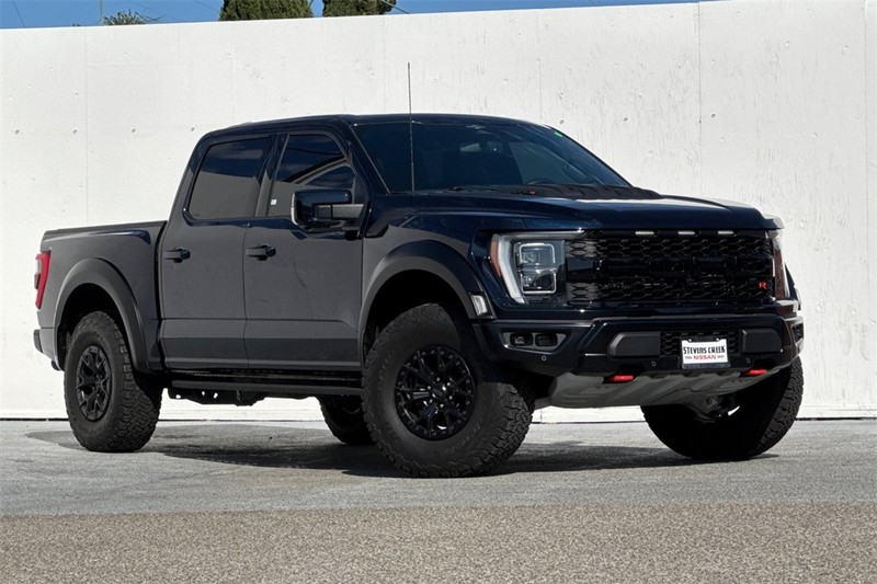 Ford F-150 Vehicle Full-screen Gallery Image 02