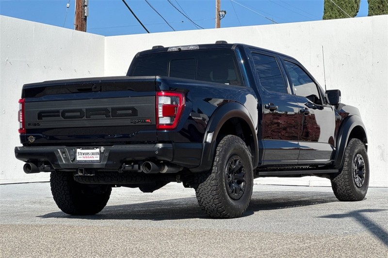 Ford F-150 Vehicle Full-screen Gallery Image 04