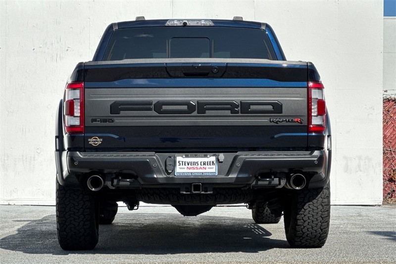 Ford F-150 Vehicle Full-screen Gallery Image 05