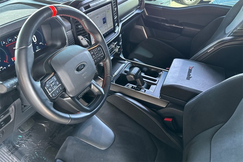 Ford F-150 Vehicle Full-screen Gallery Image 10