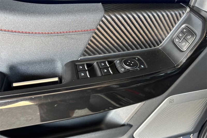 Ford F-150 Vehicle Full-screen Gallery Image 11