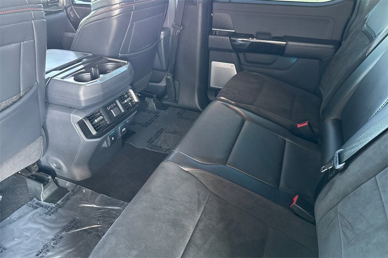 Ford F-150 Vehicle Full-screen Gallery Image 12
