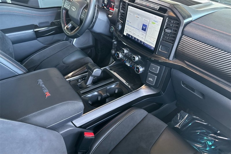 Ford F-150 Vehicle Full-screen Gallery Image 15