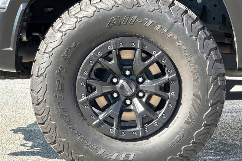 Ford F-150 Vehicle Full-screen Gallery Image 26