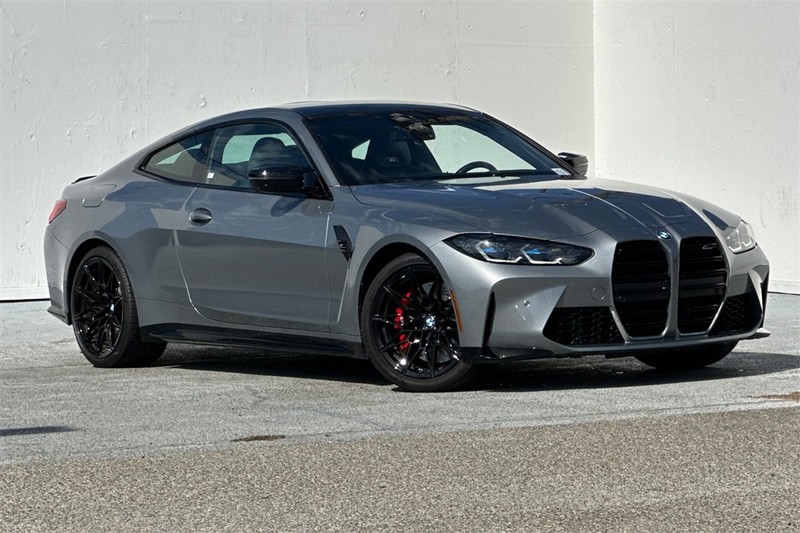 BMW M4 Vehicle Full-screen Gallery Image 02