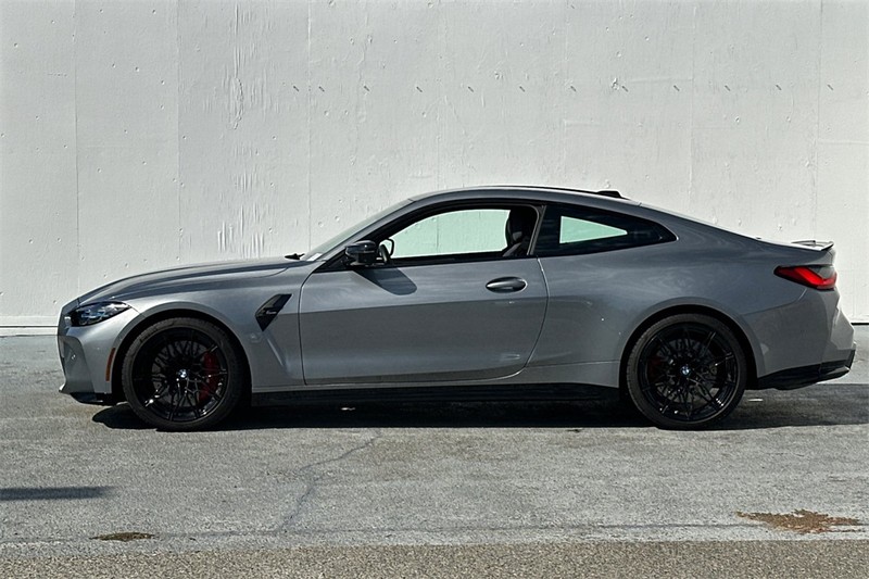BMW M4 Vehicle Full-screen Gallery Image 07