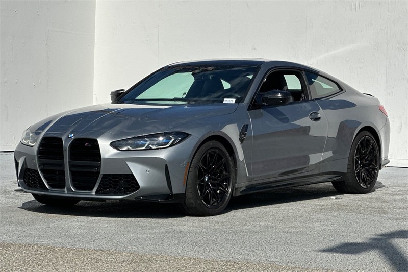 BMW M4 Vehicle Full-screen Gallery Image 08