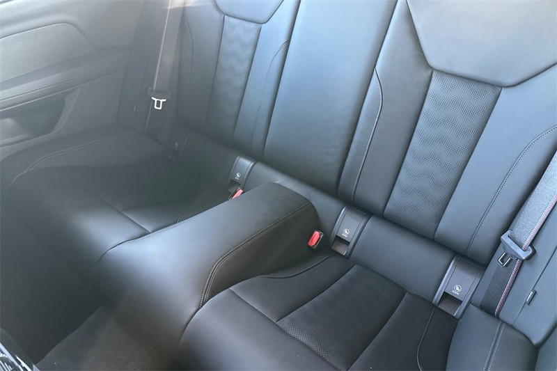 BMW M4 Vehicle Full-screen Gallery Image 12