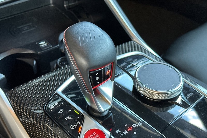 BMW M4 Vehicle Full-screen Gallery Image 21