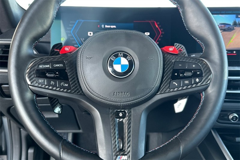BMW M4 Vehicle Full-screen Gallery Image 23
