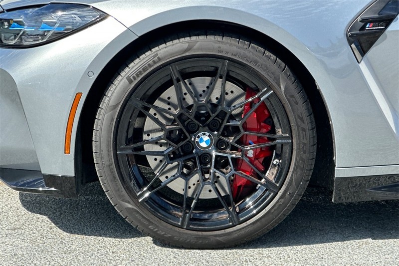 BMW M4 Vehicle Full-screen Gallery Image 26