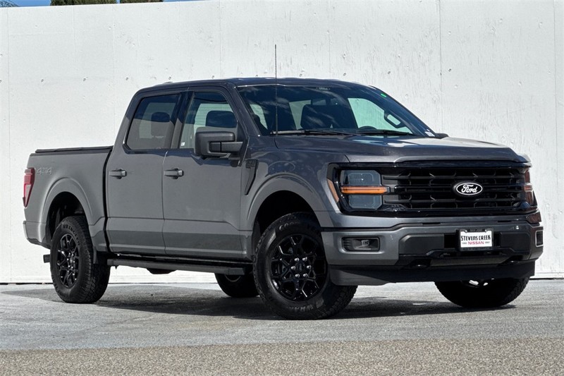 Ford F-150 Vehicle Full-screen Gallery Image 02