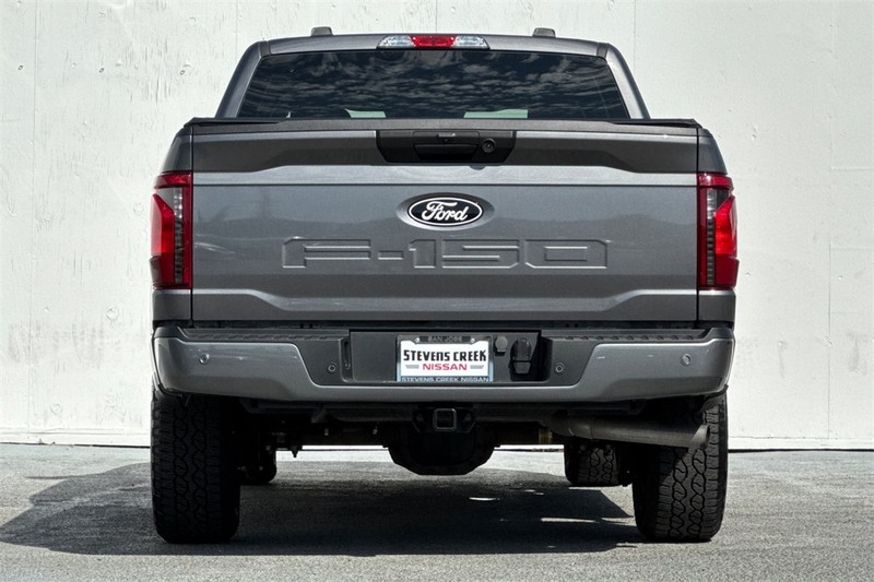 Ford F-150 Vehicle Full-screen Gallery Image 05