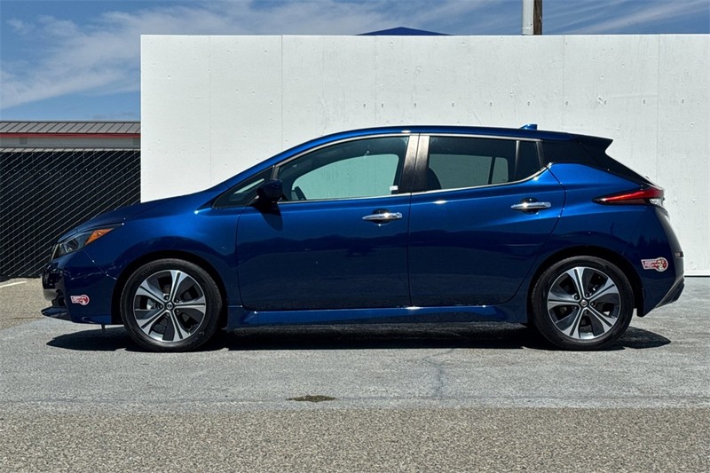 Nissan LEAF Vehicle Full-screen Gallery Image 07