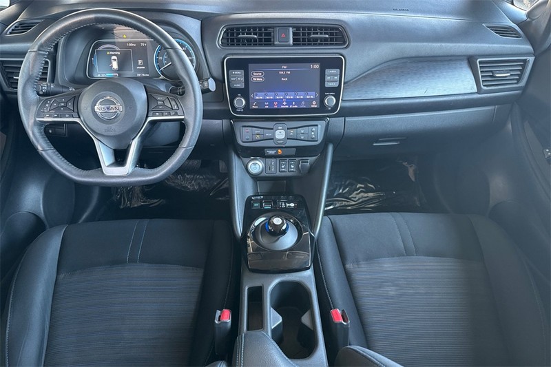 Nissan LEAF Vehicle Full-screen Gallery Image 13