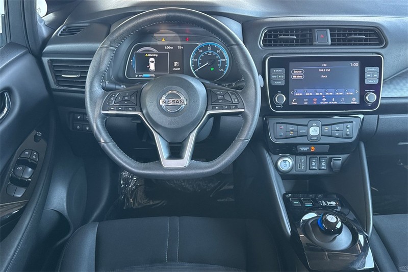 Nissan LEAF Vehicle Full-screen Gallery Image 14