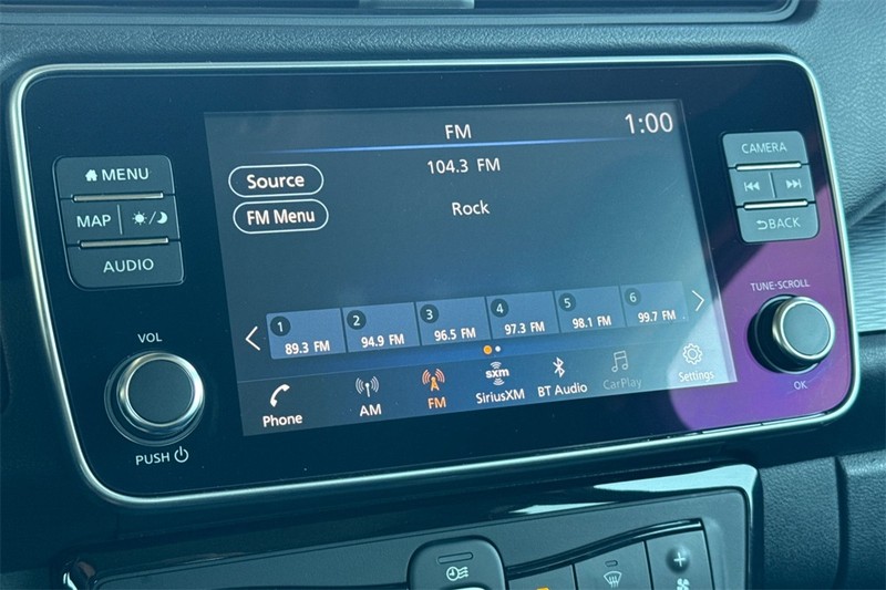 Nissan LEAF Vehicle Full-screen Gallery Image 17