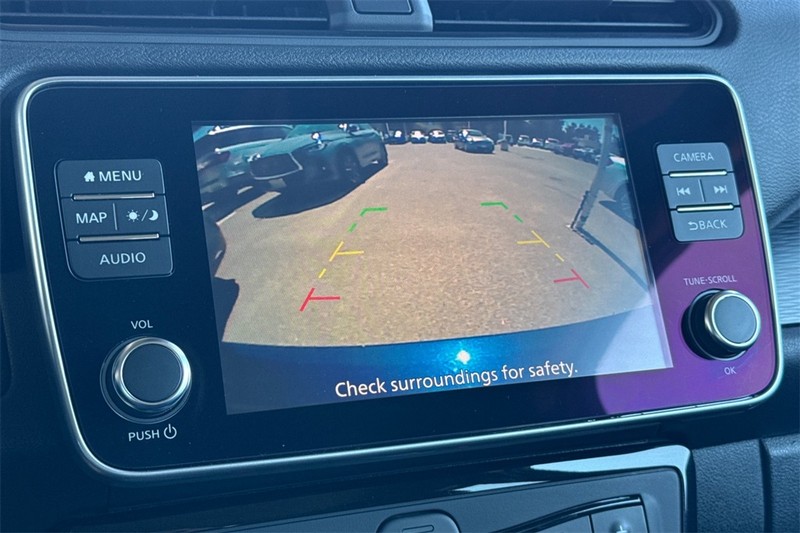 Nissan LEAF Vehicle Full-screen Gallery Image 19