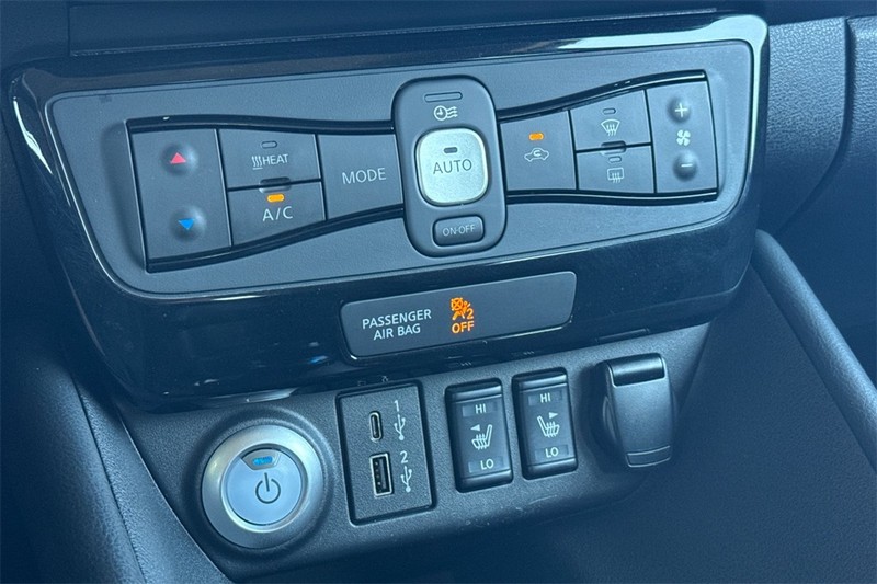 Nissan LEAF Vehicle Full-screen Gallery Image 20
