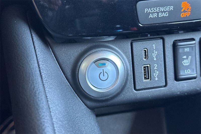 Nissan LEAF Vehicle Full-screen Gallery Image 22