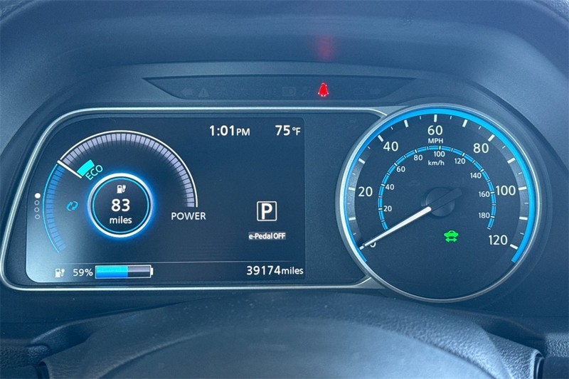 Nissan LEAF Vehicle Full-screen Gallery Image 24