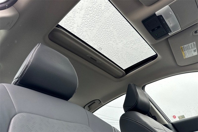 Nissan Altima Vehicle Full-screen Gallery Image 16