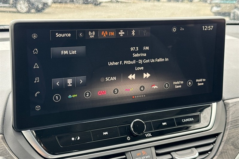 Nissan Altima Vehicle Full-screen Gallery Image 17
