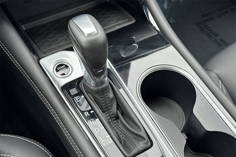 Nissan Altima Vehicle Full-screen Gallery Image 21