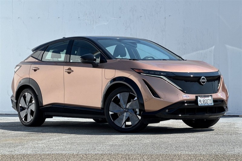 Nissan ARIYA Vehicle Full-screen Gallery Image 02
