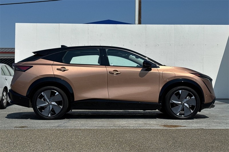 Nissan ARIYA Vehicle Full-screen Gallery Image 03