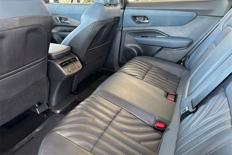 Nissan ARIYA Vehicle Full-screen Gallery Image 12