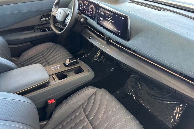 Nissan ARIYA Vehicle Full-screen Gallery Image 15