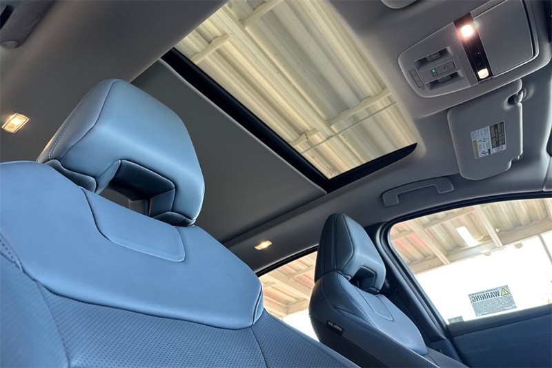 Nissan ARIYA Vehicle Full-screen Gallery Image 16