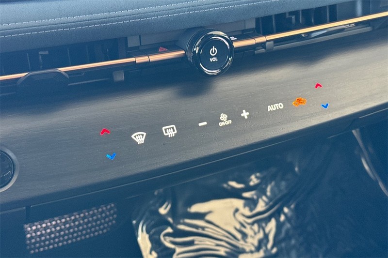 Nissan ARIYA Vehicle Full-screen Gallery Image 20