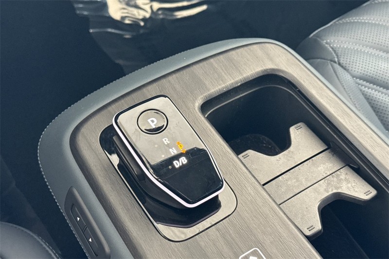 Nissan ARIYA Vehicle Full-screen Gallery Image 21