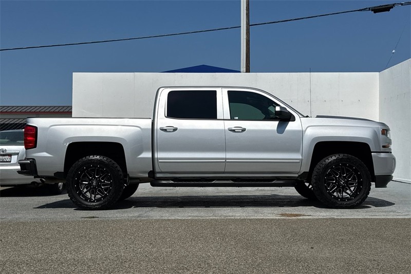Chevrolet Silverado 1500 Vehicle Full-screen Gallery Image 03