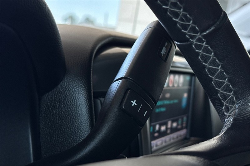 Chevrolet Silverado 1500 Vehicle Full-screen Gallery Image 21