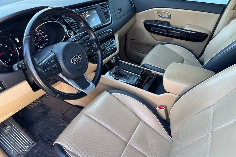 Kia Sedona Vehicle Full-screen Gallery Image 10