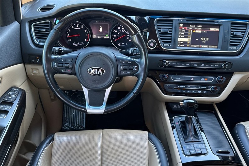 Kia Sedona Vehicle Full-screen Gallery Image 14